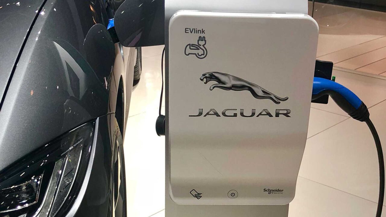 jaguar-rasskazal-kak-zaryadit-i-pace-v-rossii